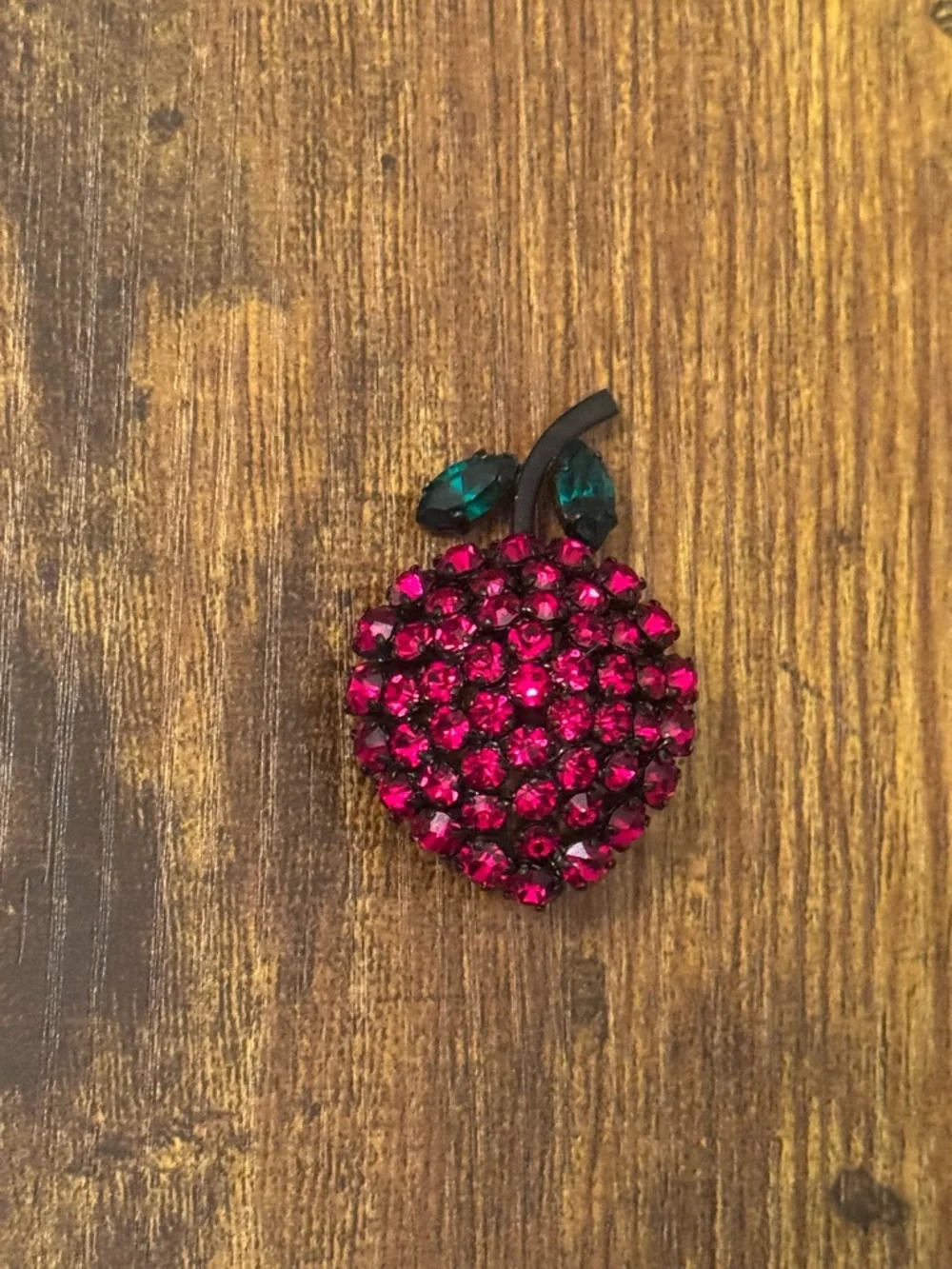 Vintage Austria Rhinestone Strawberry Apple Brooch Red Green Japanned Pin‎